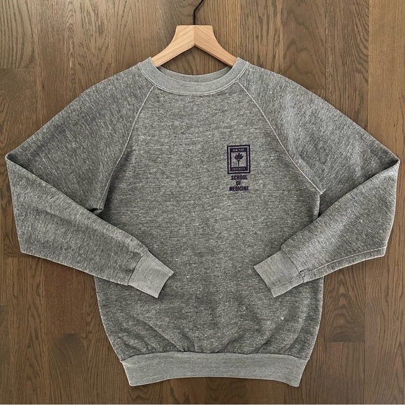Vintage Tops - Vintage New York University Crewneck Raglan Sweatshirt Heather Grey Size Medium